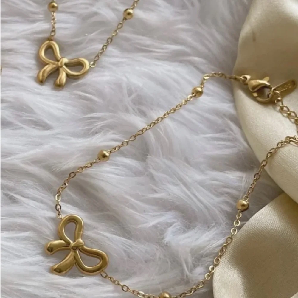 Sweetheart bow necklace - Picture 3 of 3